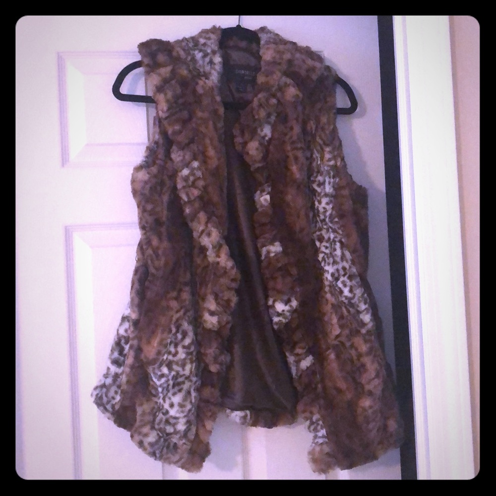 Faux fur leopard vest